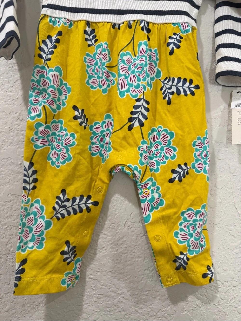 Tea collection chinese chrysanthemum print mix baby romper Size 3-6 Month